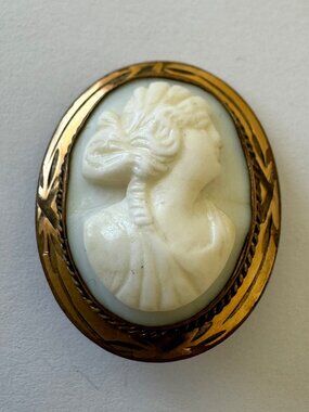 Vintage White Shell Cameo Brooch Bronze Tone Art Deco Lady Portrait Pin